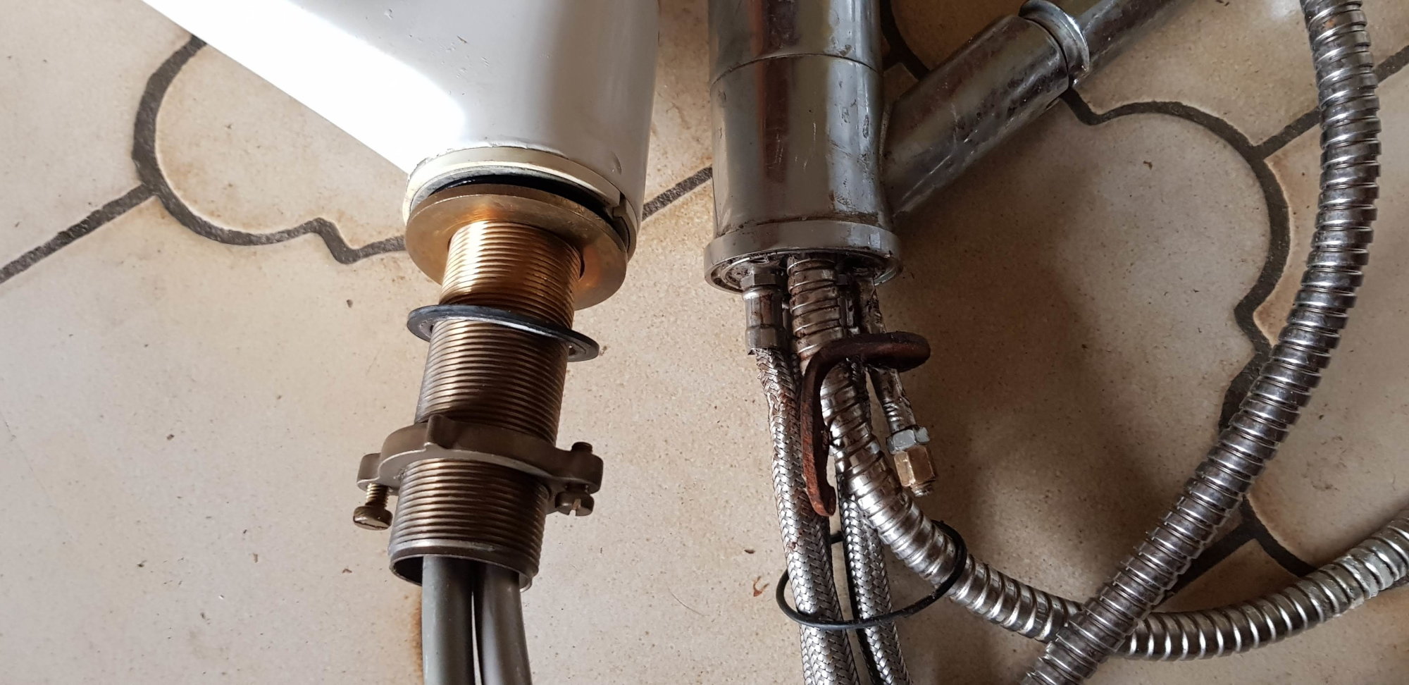 Faucet_vs_grohe.jpg