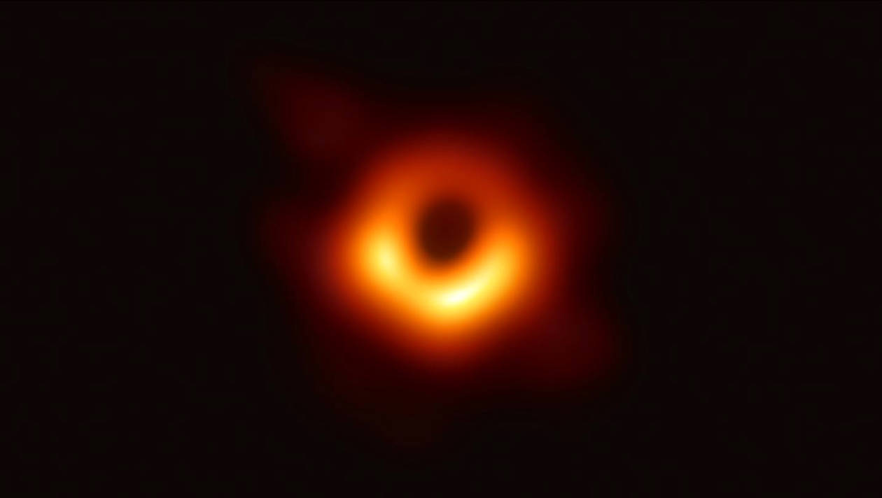 هر اول تصویر رسمی از یک سوراخ noir.jpg