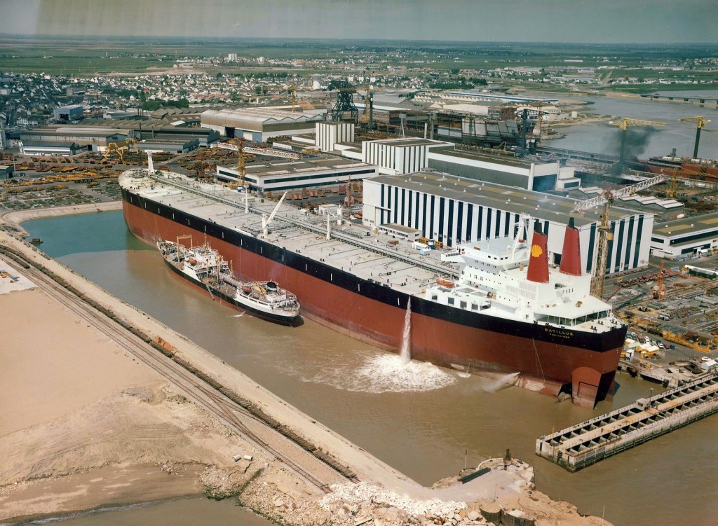 1920px-Batillus_tanker_in_Saint-Nazaire.jpg