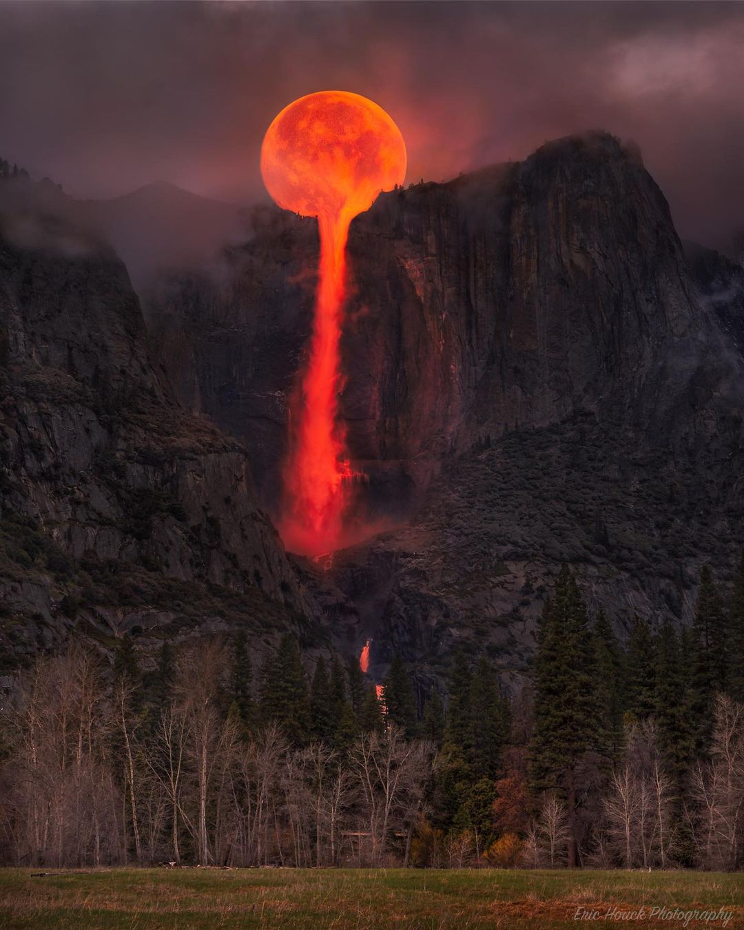 Ysemite_waterfall_moon.jpg