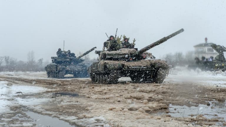 Ukrainian-soldiers-train-with-their-tanks-in-the-Kharkiv-region-of-Ukraine-on-10-February-2022-1234545.jpg