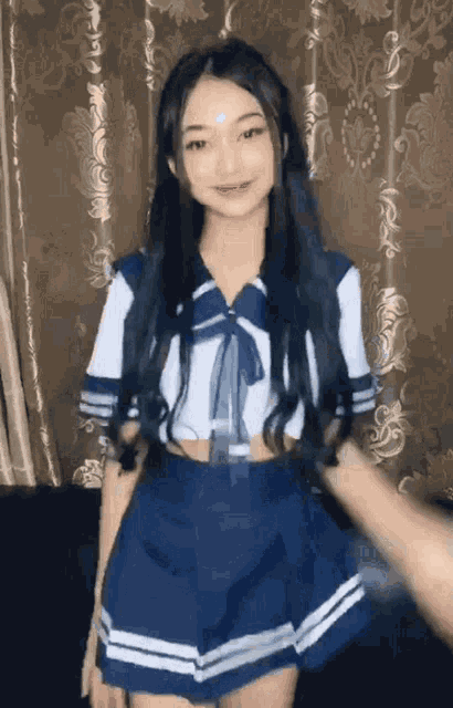 japoński-uczennica-szkolny-mundurek.gif