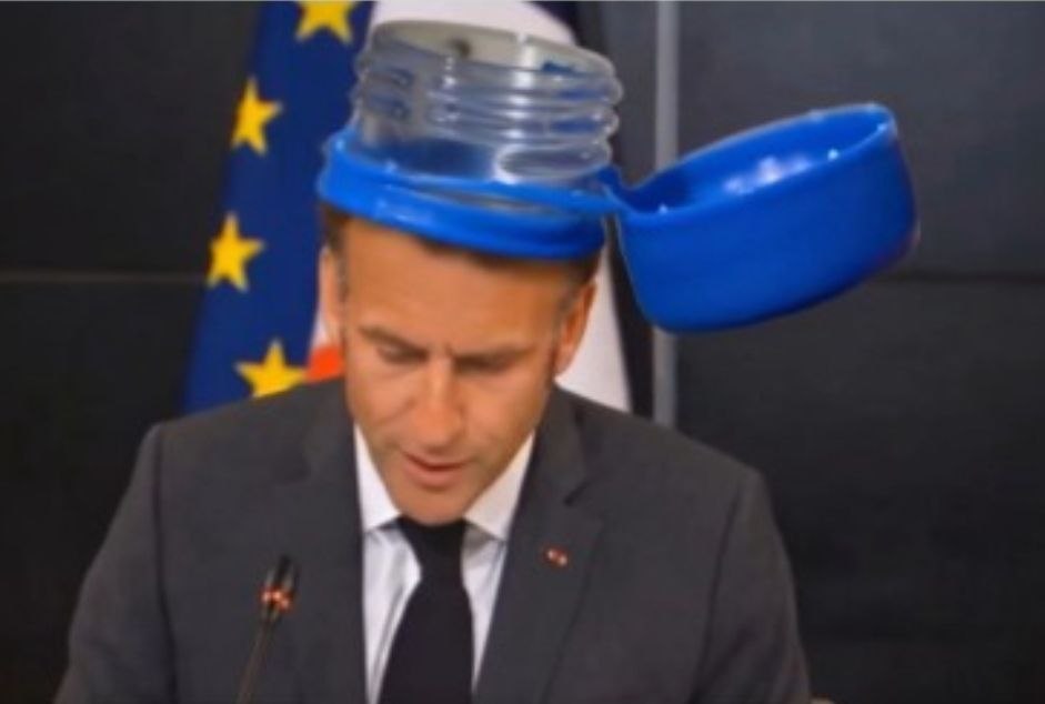 Le sale teint banque de l'Élysée qui s'est fait péter la capsule.jpg