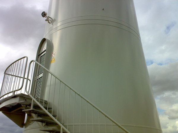 piciorul-unei-turbine eoliene-pic528.jpg