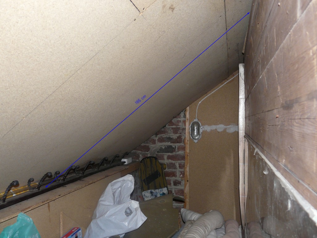 شمال زیر شیب Attic attic.jpg