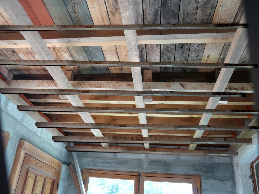 Hangende structuur aan het plafond Kitchen2.JPG