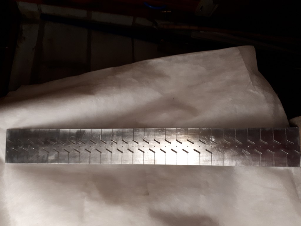 CYCLONE AIR DOBLE PALES no 25 mm 60 ° con pequeñas aletas tras la flexión, altura 80 mm 22-11-2018 preparaciones de acero inoxidable 1 mm (4) .jpg