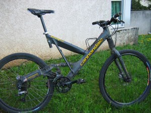 mountain bike com garfo de suspensão e City?